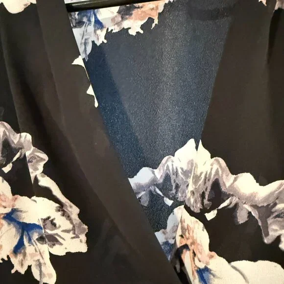 Vince Camuto Black Floral Sleeveless Blouse - Picture 3 of 8